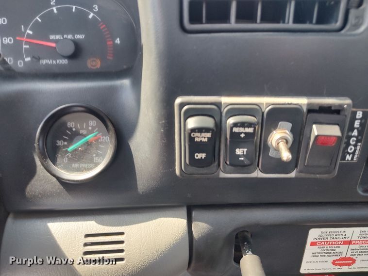 image for item LU9151 2004 Ford F750 Super Duty XL  truck cab and chassis