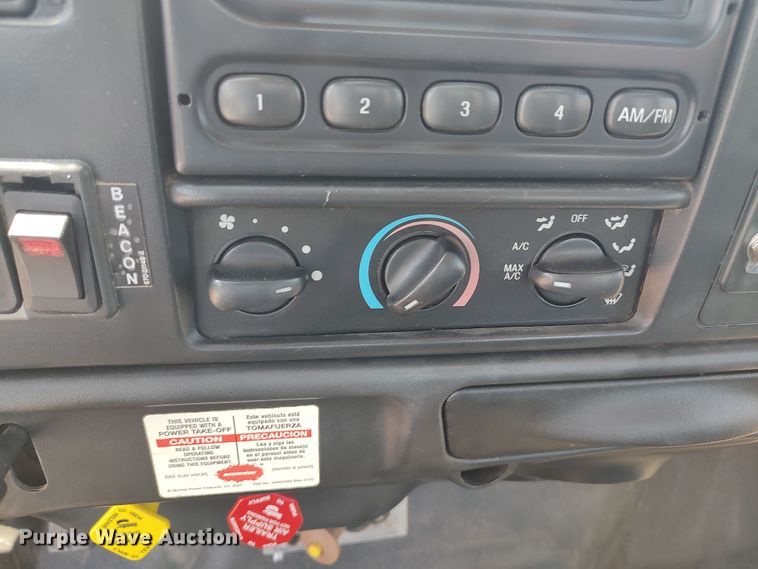 image for item LU9151 2004 Ford F750 Super Duty XL  truck cab and chassis