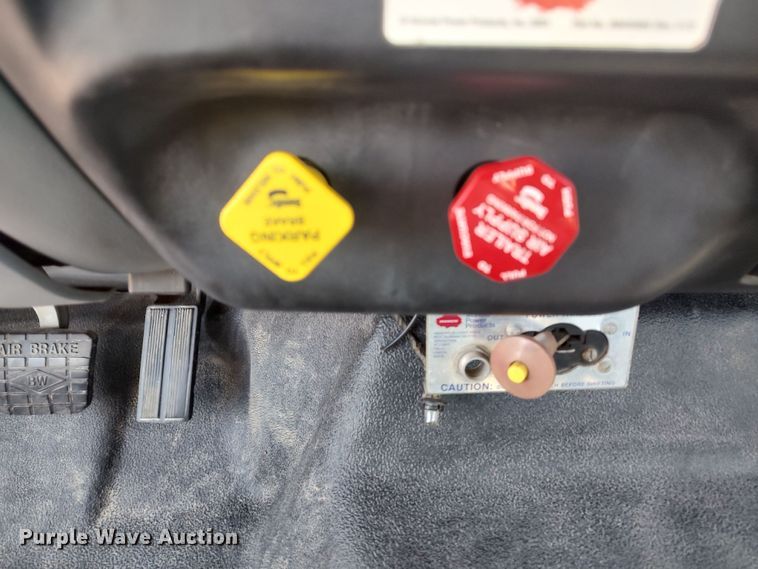 image for item LU9151 2004 Ford F750 Super Duty XL  truck cab and chassis