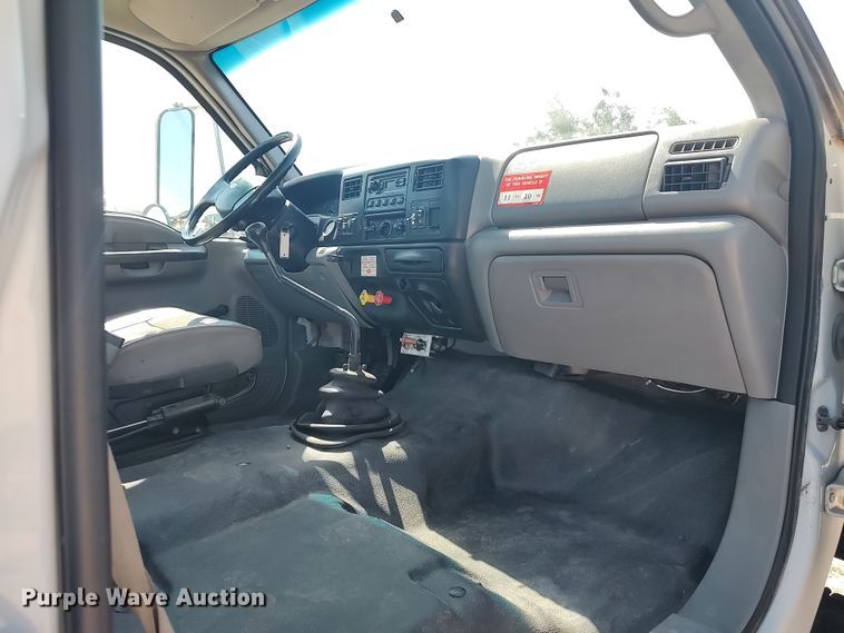 image for item LU9151 2004 Ford F750 Super Duty XL  truck cab and chassis