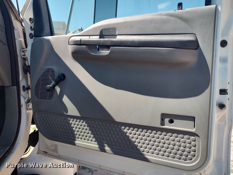 image for item LU9151 2004 Ford F750 Super Duty XL  truck cab and chassis