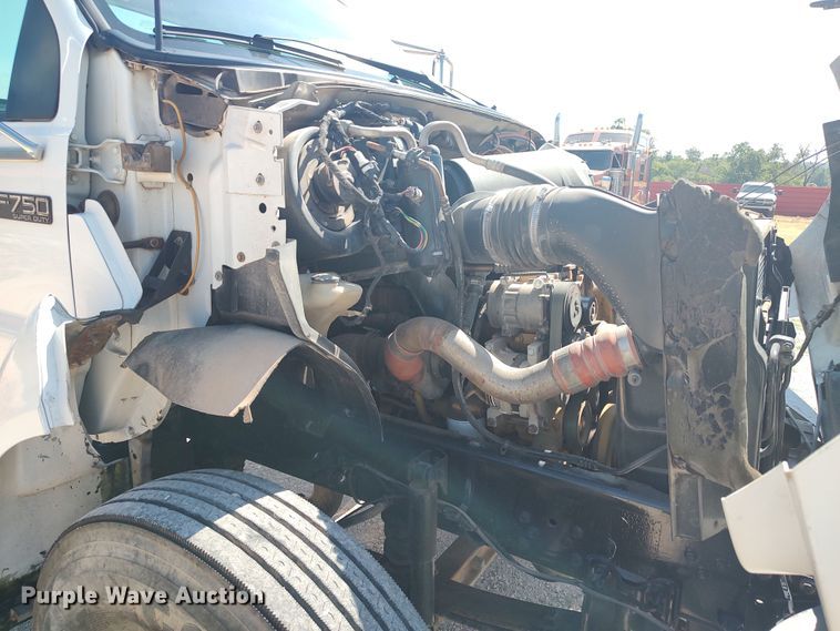 image for item LU9151 2004 Ford F750 Super Duty XL  truck cab and chassis