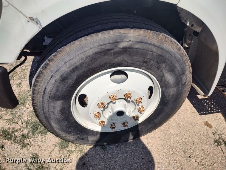 image for item LU9151 2004 Ford F750 Super Duty XL  truck cab and chassis