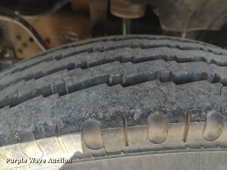 image for item LU9151 2004 Ford F750 Super Duty XL  truck cab and chassis