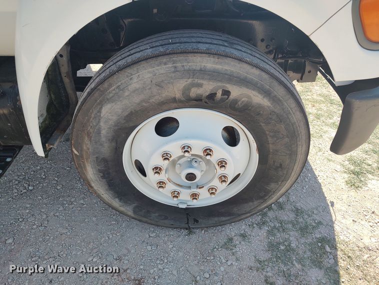 image for item LU9151 2004 Ford F750 Super Duty XL  truck cab and chassis