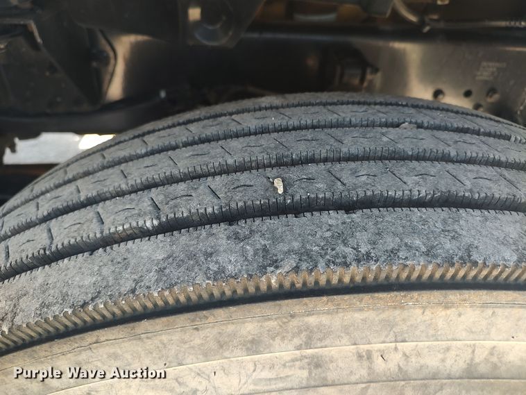 image for item LU9151 2004 Ford F750 Super Duty XL  truck cab and chassis