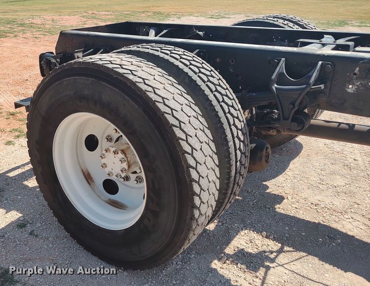 image for item LU9151 2004 Ford F750 Super Duty XL  truck cab and chassis