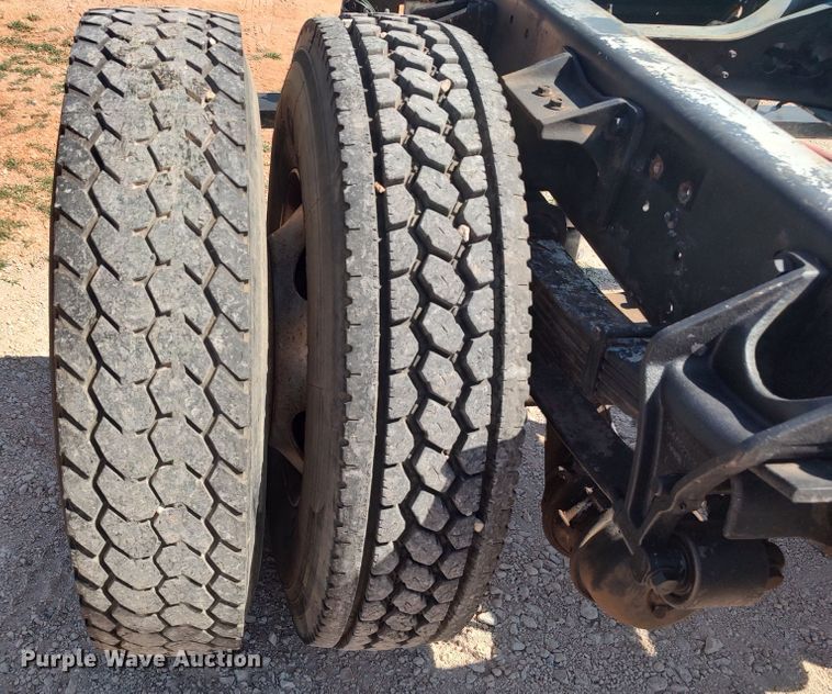 image for item LU9151 2004 Ford F750 Super Duty XL  truck cab and chassis