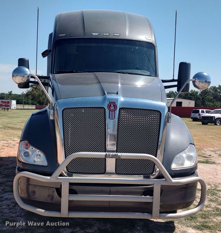 image for item LU9153 2014 Kenworth T680  semi truck