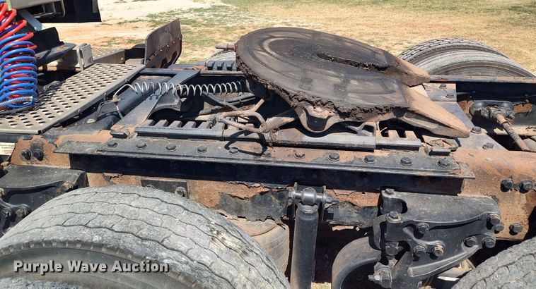 image for item LU9153 2014 Kenworth T680  semi truck