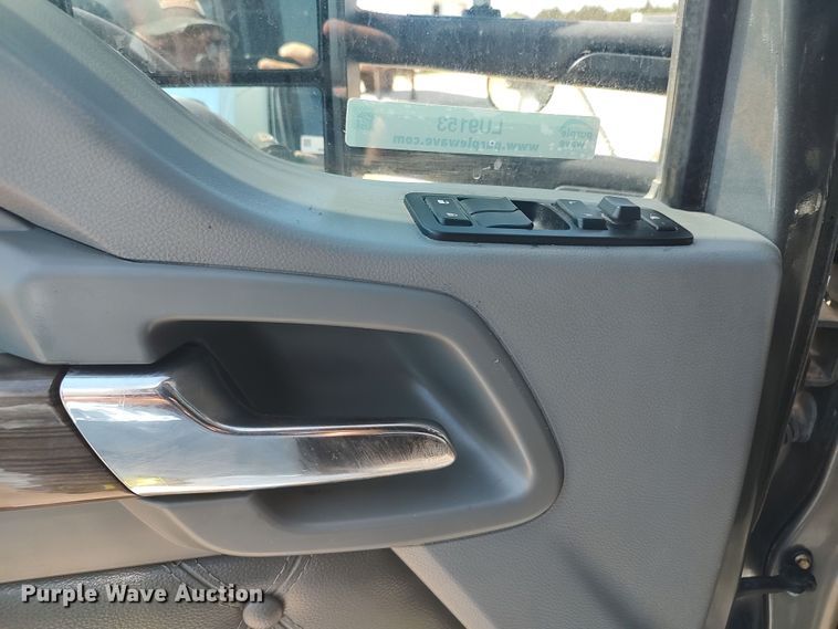 image for item LU9153 2014 Kenworth T680  semi truck