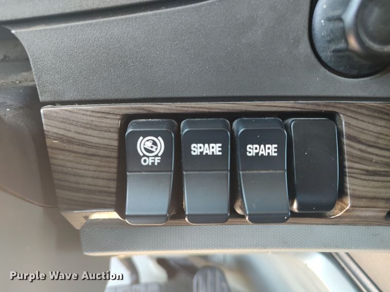 image for item LU9153 2014 Kenworth T680  semi truck