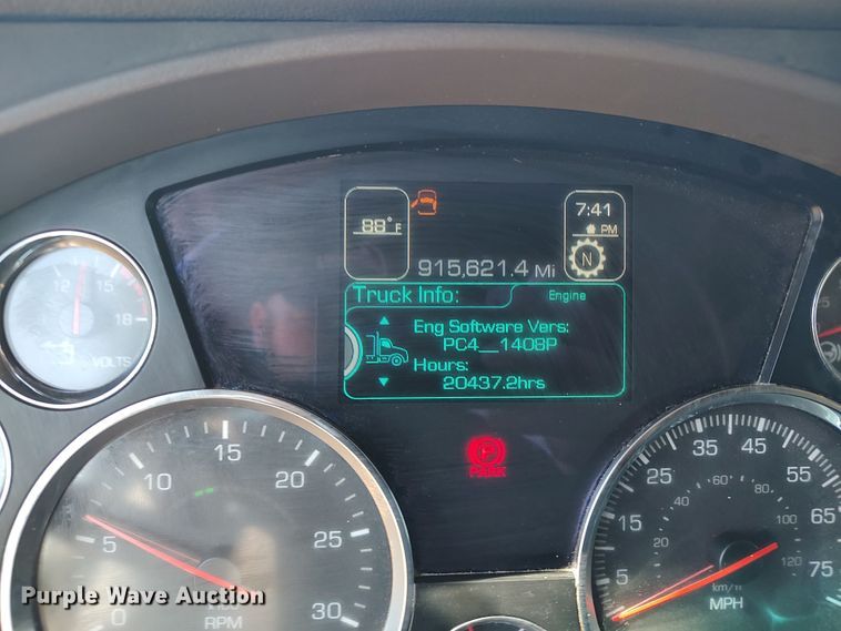 image for item LU9153 2014 Kenworth T680  semi truck