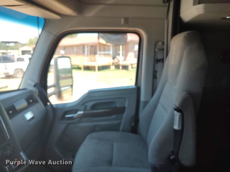 image for item LU9153 2014 Kenworth T680  semi truck