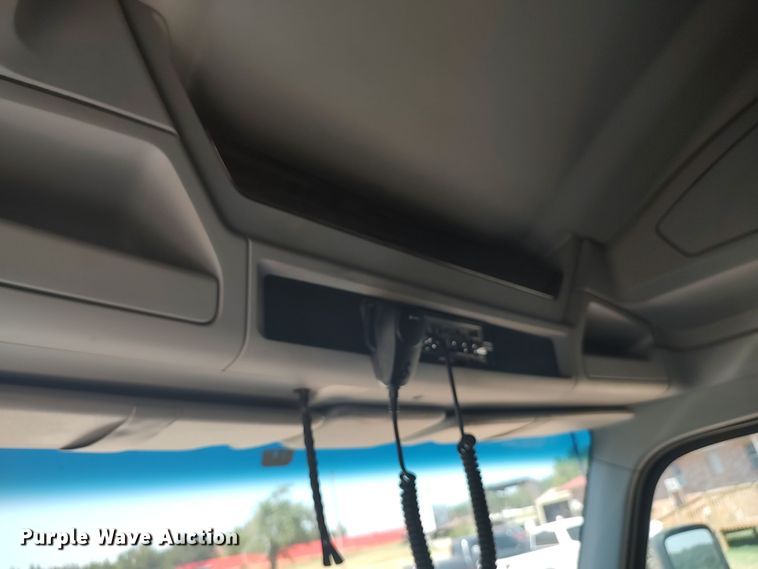 image for item LU9153 2014 Kenworth T680  semi truck