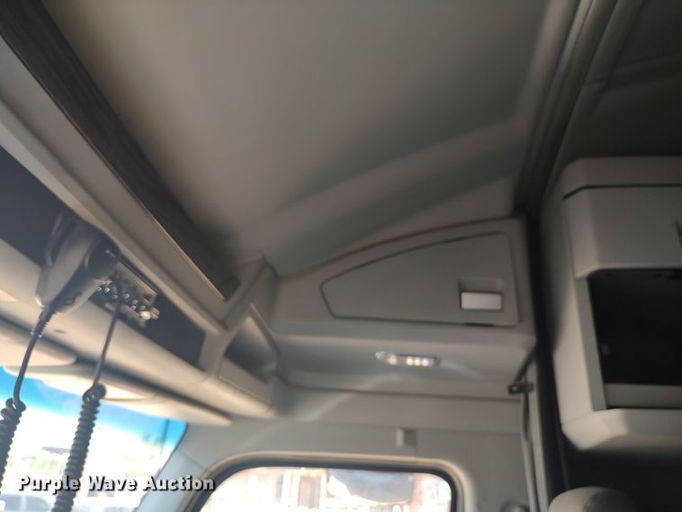 image for item LU9153 2014 Kenworth T680  semi truck