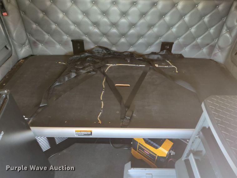 image for item LU9153 2014 Kenworth T680  semi truck