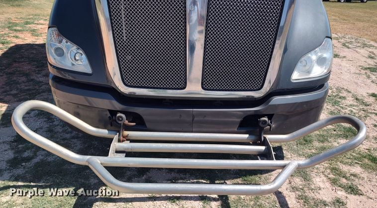 image for item LU9153 2014 Kenworth T680  semi truck