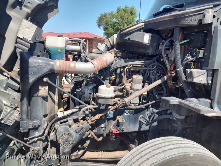 image for item LU9153 2014 Kenworth T680  semi truck