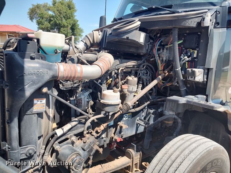 image for item LU9153 2014 Kenworth T680  semi truck