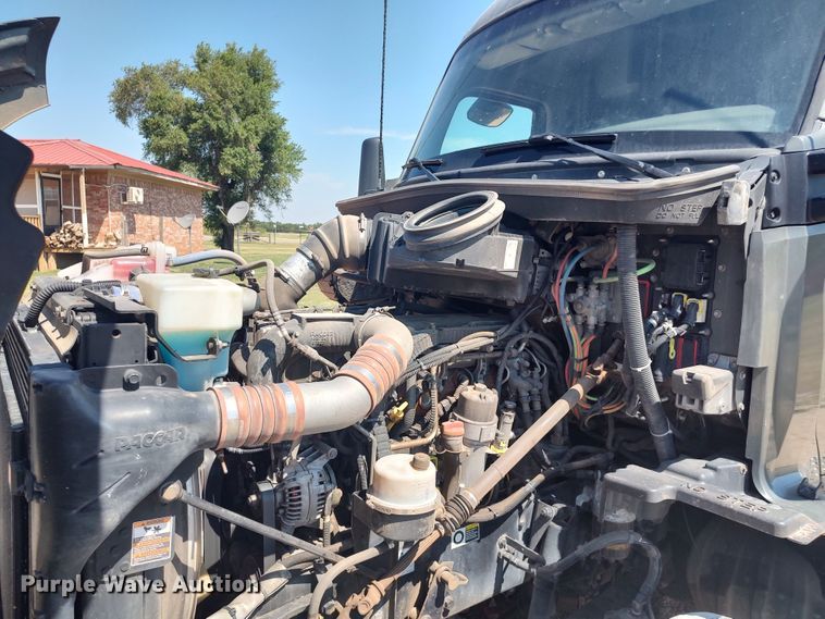 image for item LU9153 2014 Kenworth T680  semi truck