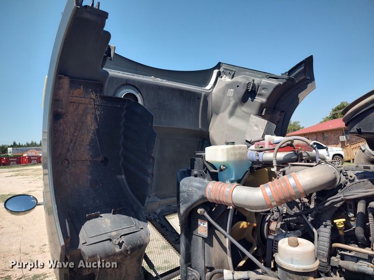 image for item LU9153 2014 Kenworth T680  semi truck