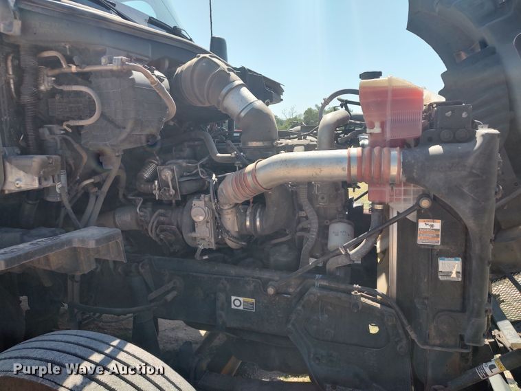 image for item LU9153 2014 Kenworth T680  semi truck