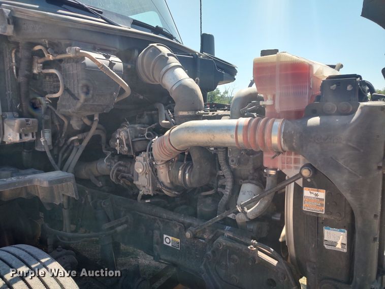 image for item LU9153 2014 Kenworth T680  semi truck