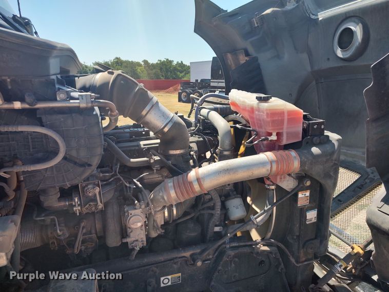 image for item LU9153 2014 Kenworth T680  semi truck