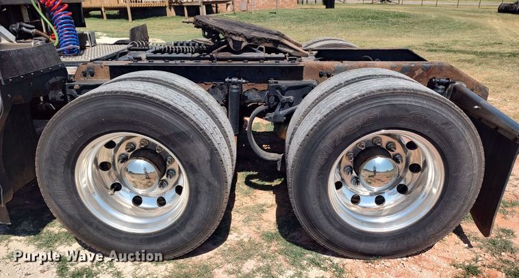 image for item LU9153 2014 Kenworth T680  semi truck