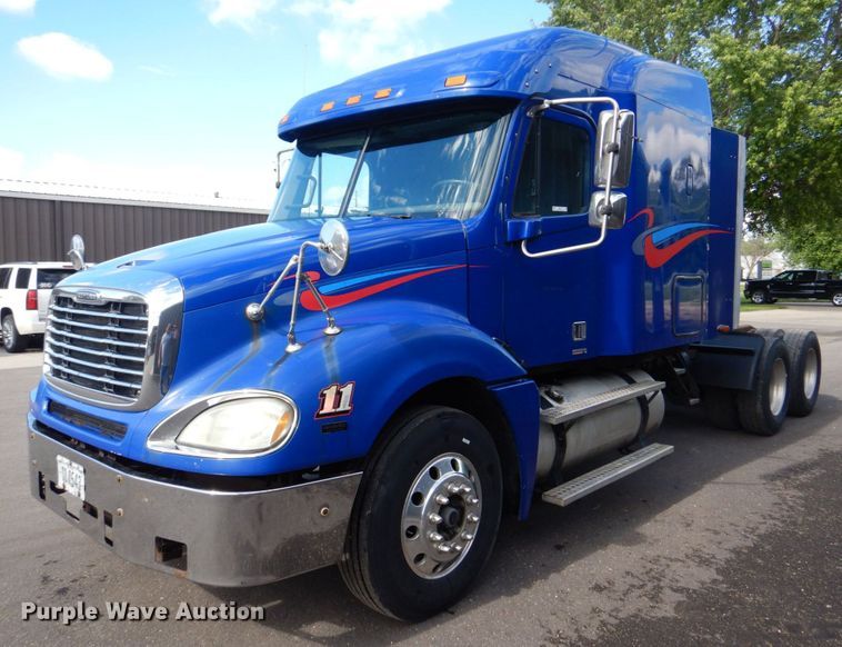 image for item MF9119 2005 Freightliner Columbia  semi truck