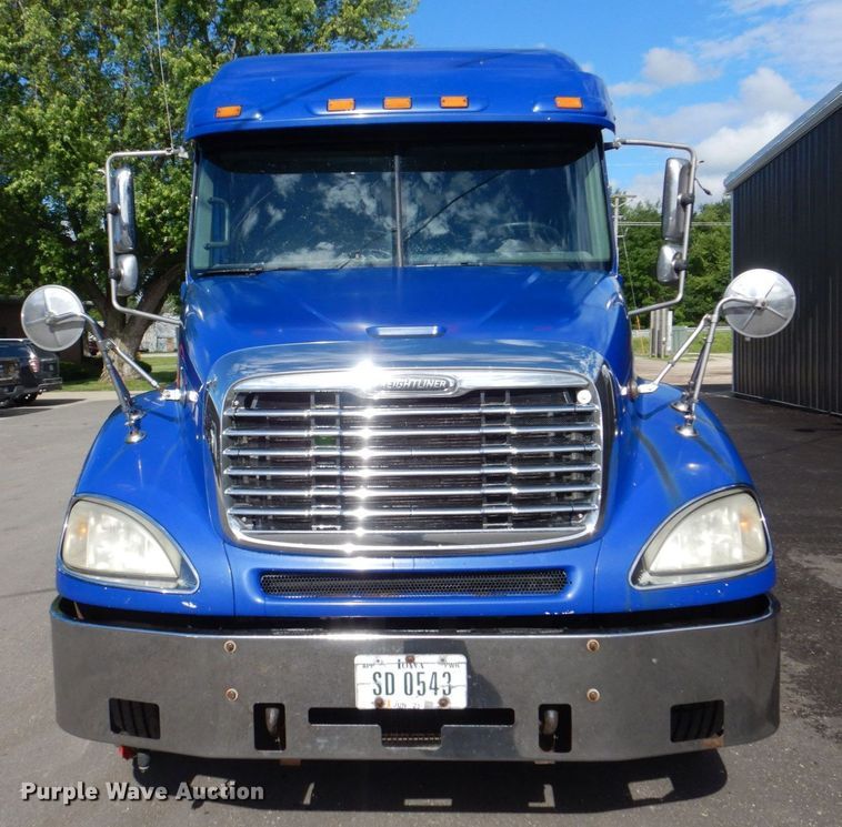 image for item MF9119 2005 Freightliner Columbia  semi truck