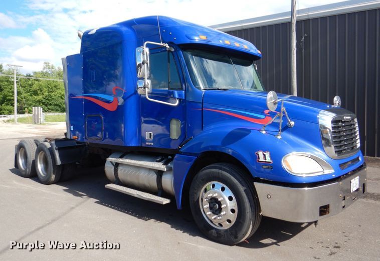 image for item MF9119 2005 Freightliner Columbia  semi truck