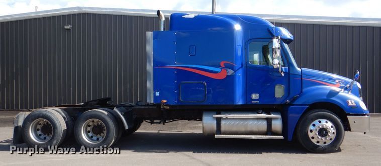 image for item MF9119 2005 Freightliner Columbia  semi truck