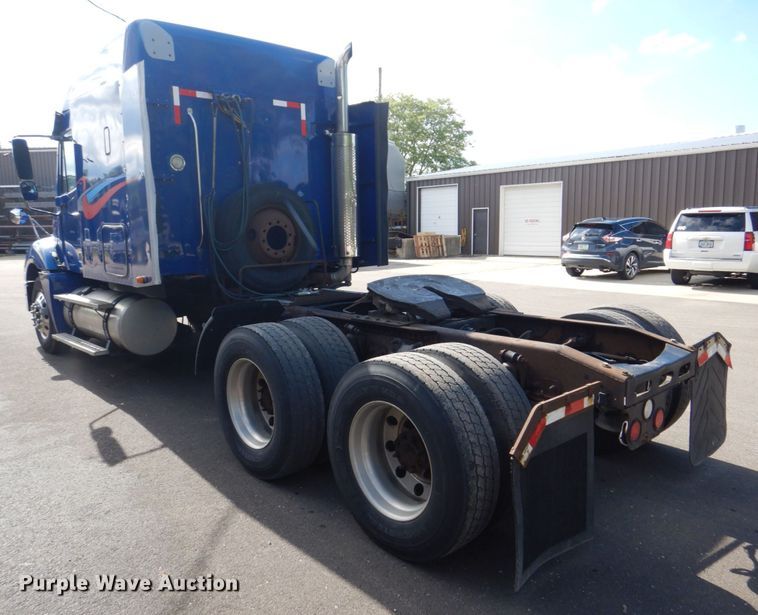 image for item MF9119 2005 Freightliner Columbia  semi truck