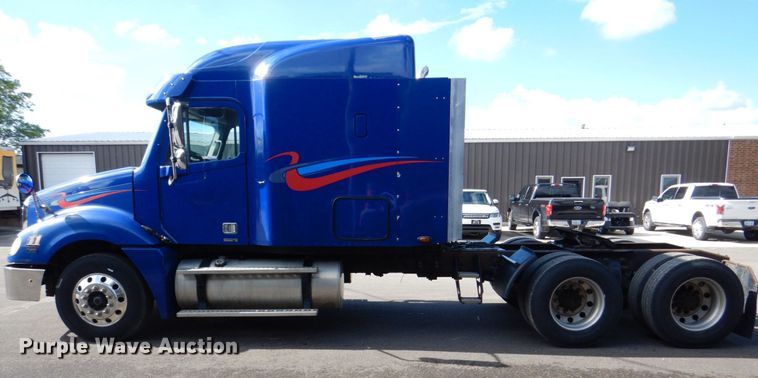 image for item MF9119 2005 Freightliner Columbia  semi truck