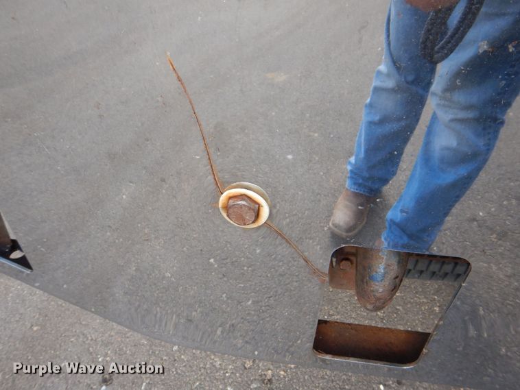 image for item MF9119 2005 Freightliner Columbia  semi truck