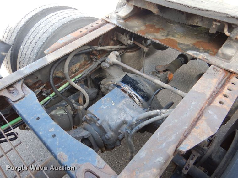 image for item MF9119 2005 Freightliner Columbia  semi truck