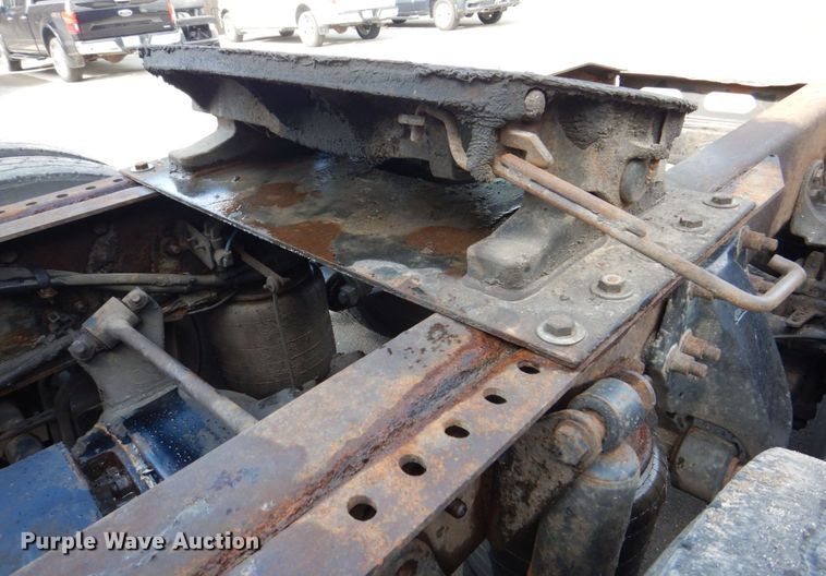 image for item MF9119 2005 Freightliner Columbia  semi truck