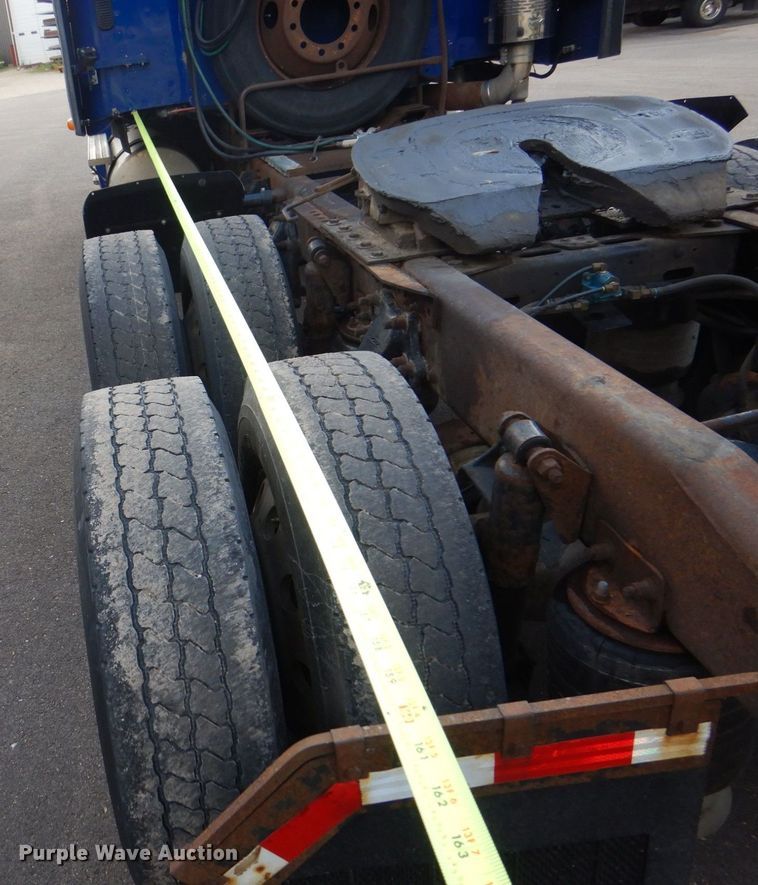 image for item MF9119 2005 Freightliner Columbia  semi truck