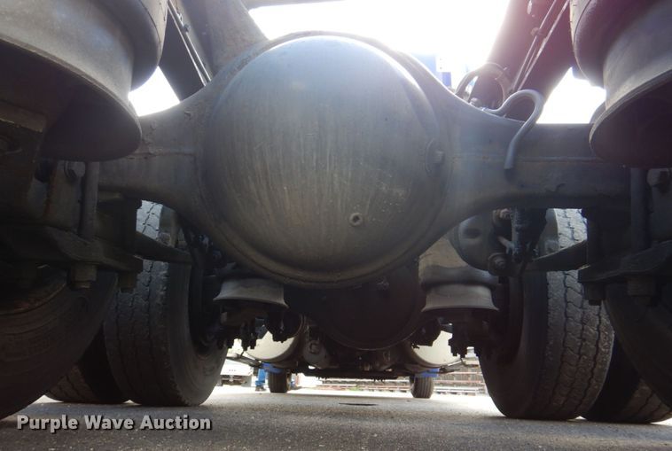 image for item MF9119 2005 Freightliner Columbia  semi truck