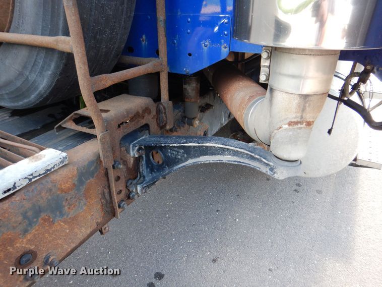 image for item MF9119 2005 Freightliner Columbia  semi truck