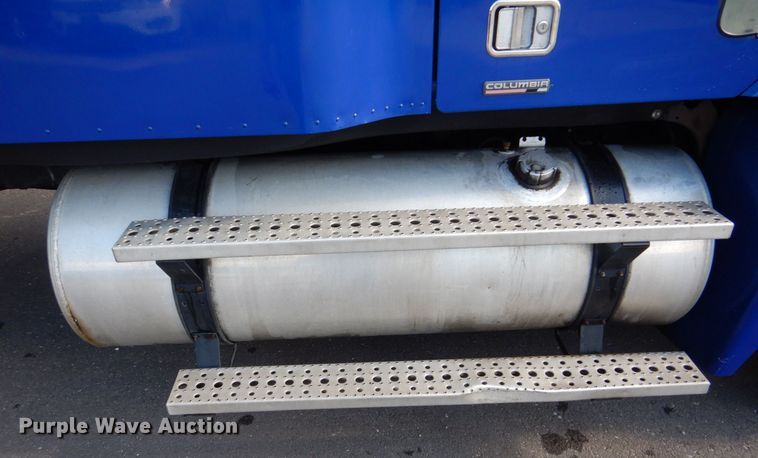 image for item MF9119 2005 Freightliner Columbia  semi truck