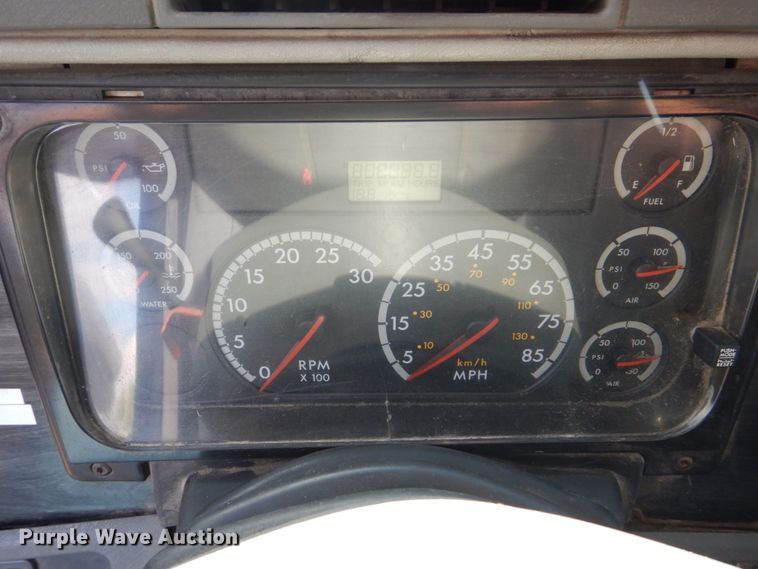 image for item MF9119 2005 Freightliner Columbia  semi truck