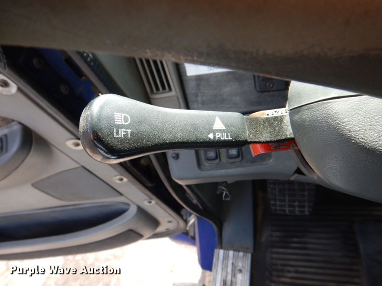 image for item MF9119 2005 Freightliner Columbia  semi truck