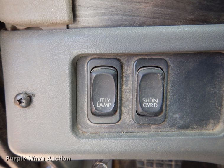 image for item MF9119 2005 Freightliner Columbia  semi truck