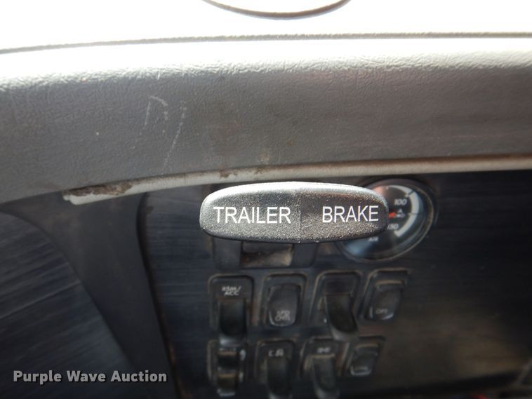 image for item MF9119 2005 Freightliner Columbia  semi truck