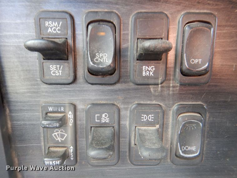 image for item MF9119 2005 Freightliner Columbia  semi truck