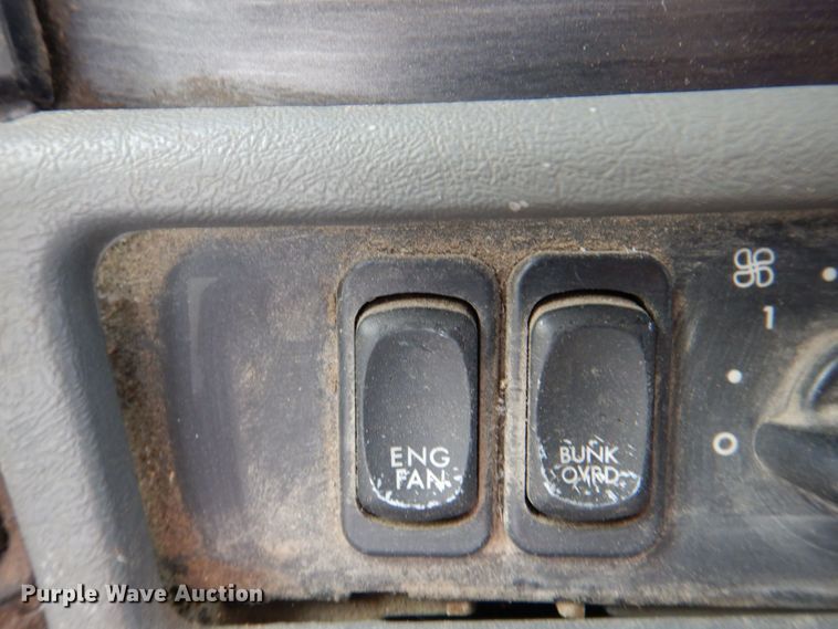 image for item MF9119 2005 Freightliner Columbia  semi truck