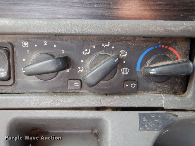 image for item MF9119 2005 Freightliner Columbia  semi truck